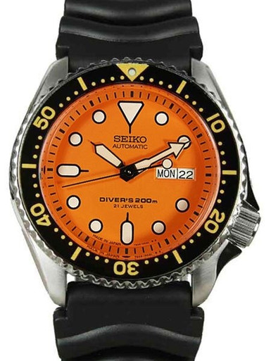 Seiko Automatic Dive Watch with Offset Crown and Rubber Dive Strap