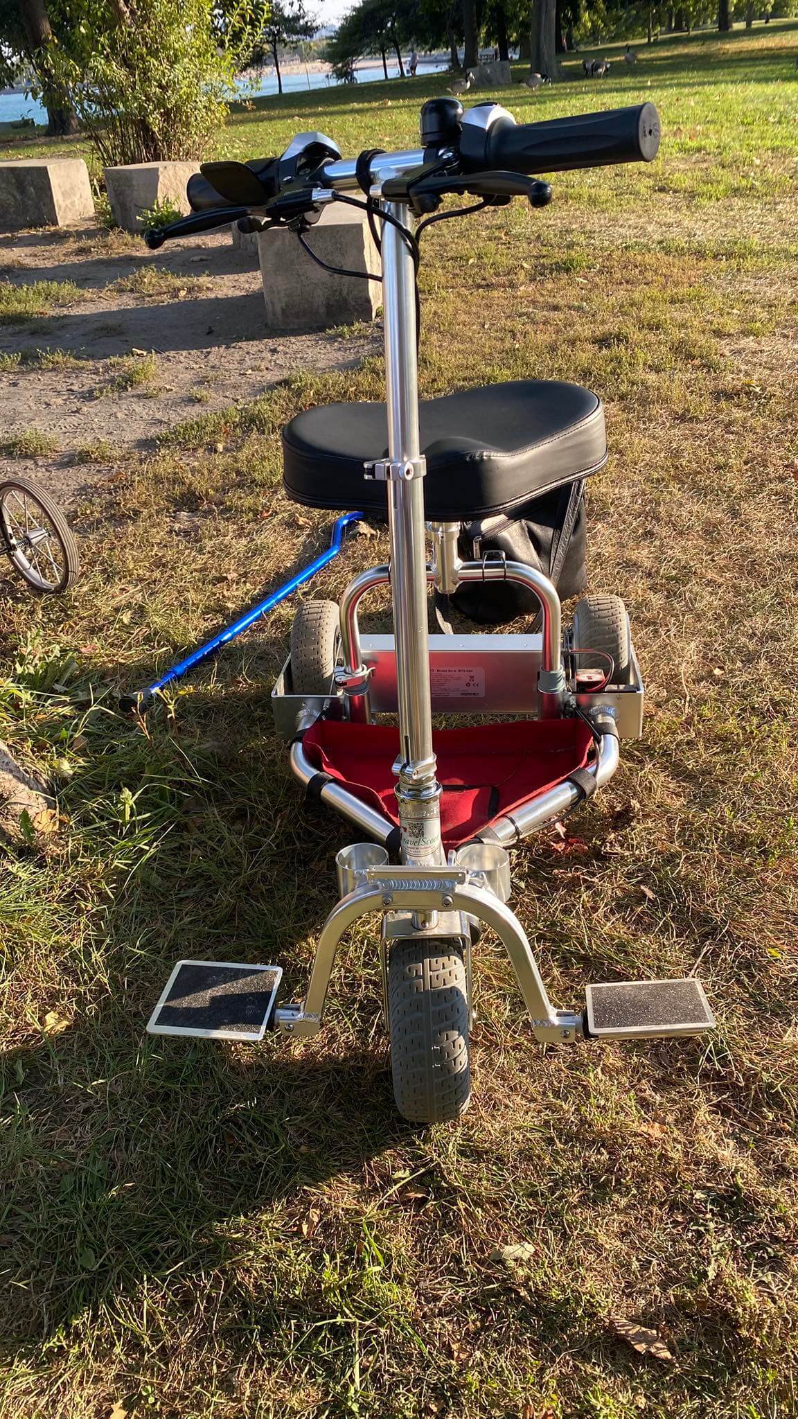 Mobility scooter with flat footplates on grass.