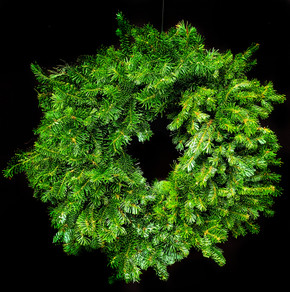 22-24" Wreath with Mixed Greens