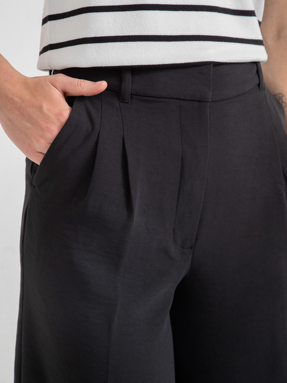 Maxwell Pleated Walking Short