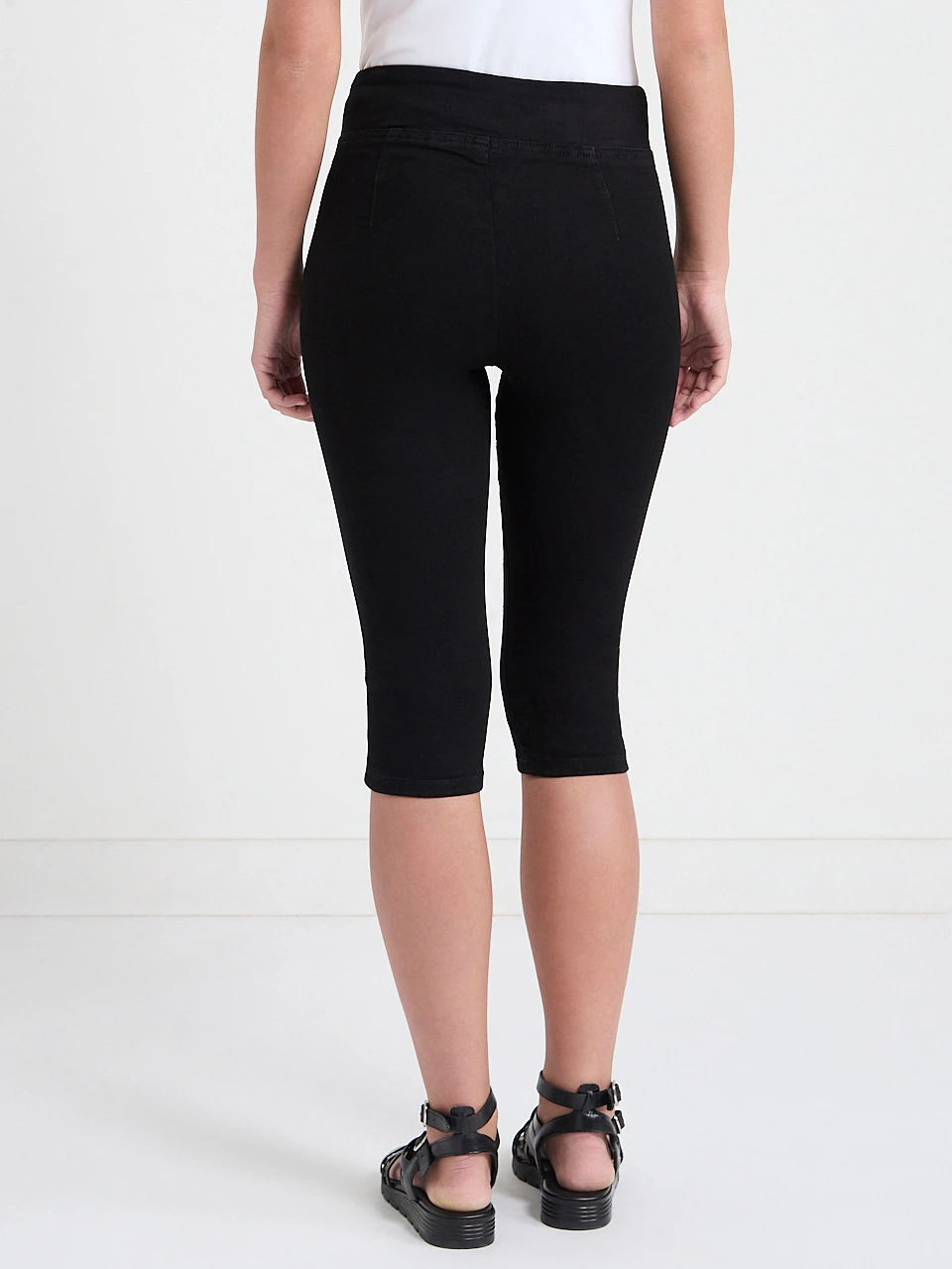 Monroe Pull-On Capri Jeans