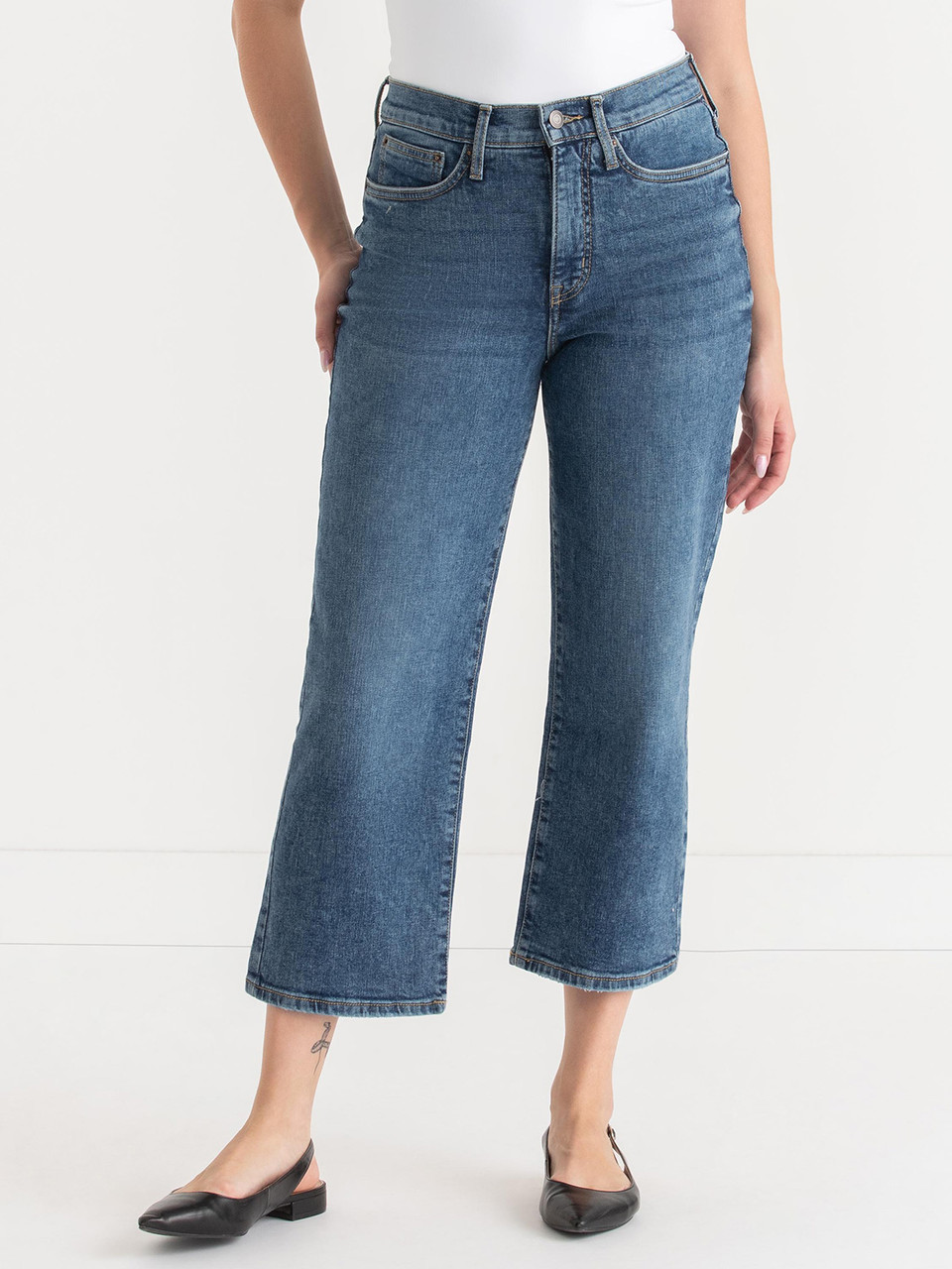 Lucy Straight Leg Cropped Jeans in Mid Wash