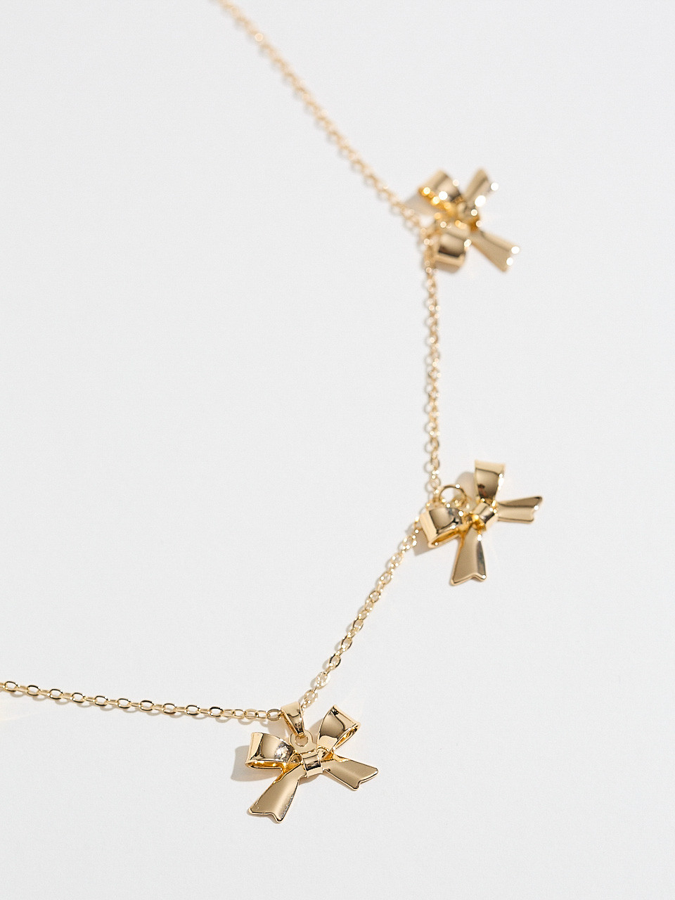 Delicate Bow Short Link Necklace