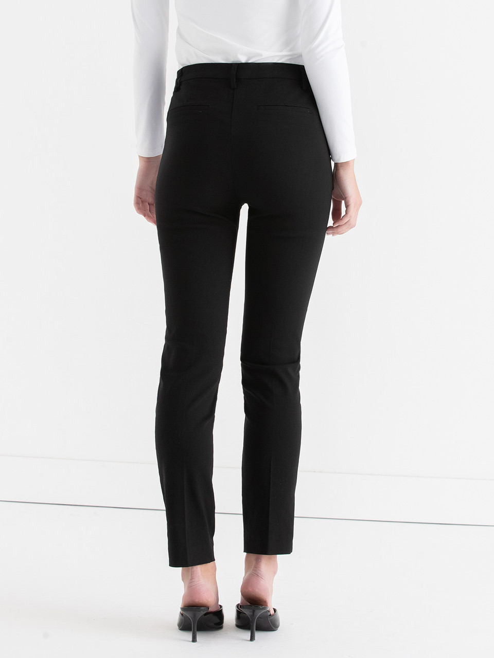 Syd Slim Ankle Pant in Microtwill in Black