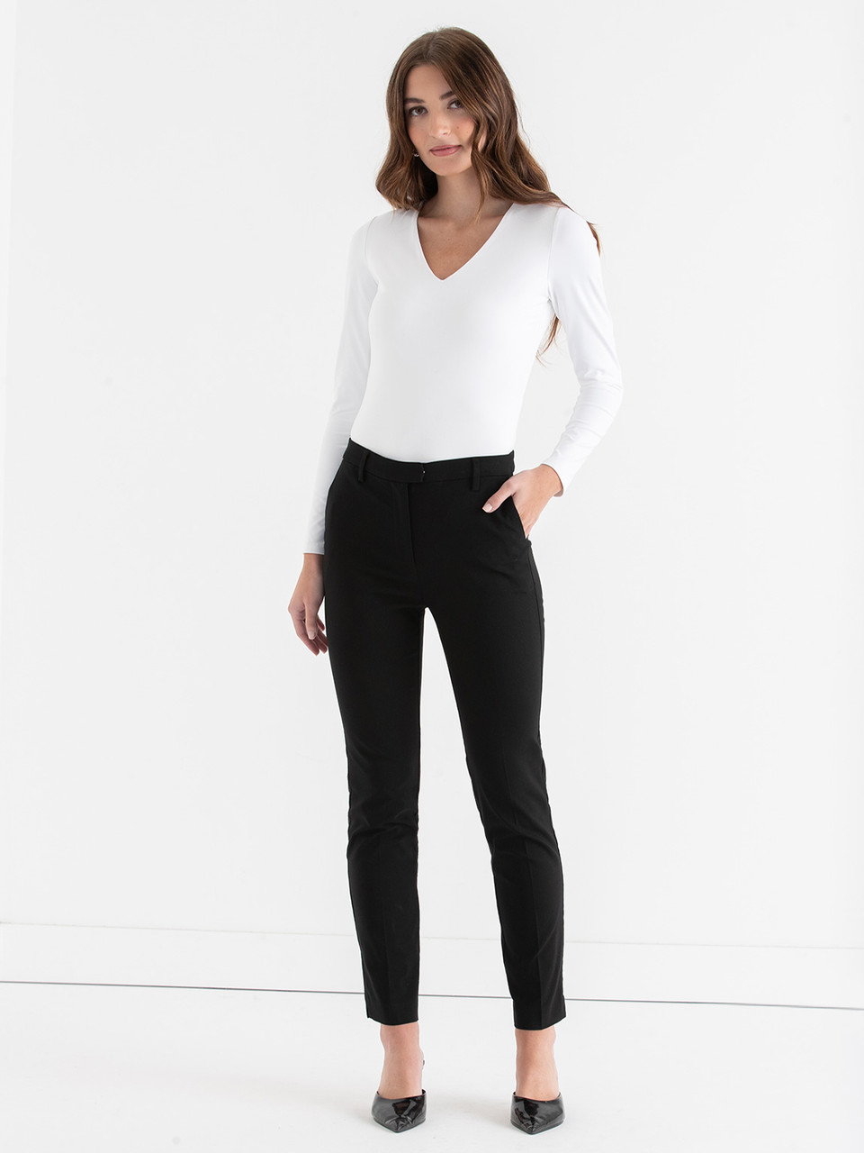 Syd Slim Ankle Pant in Microtwill in Black