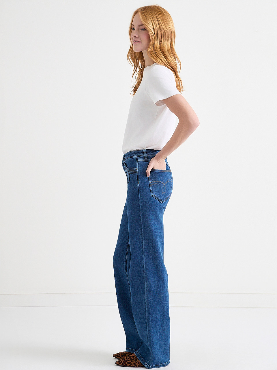 Loose Straight Jeans with Applique