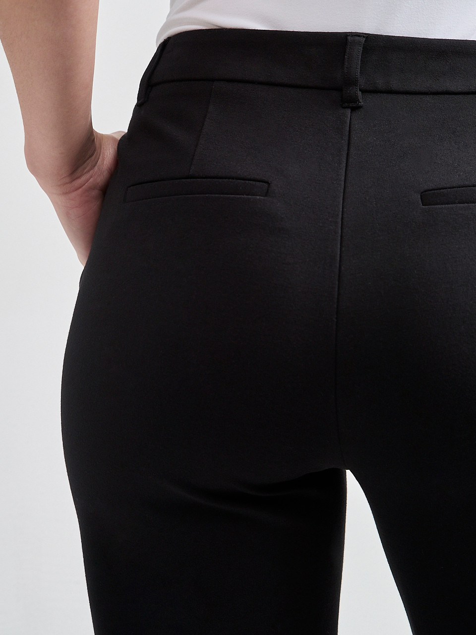 Mid Rise Ponte Straight Pant in Black