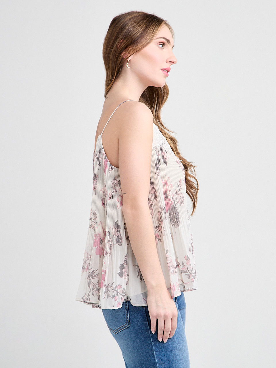 Sleeveless Release Pleat Lace Trim Top