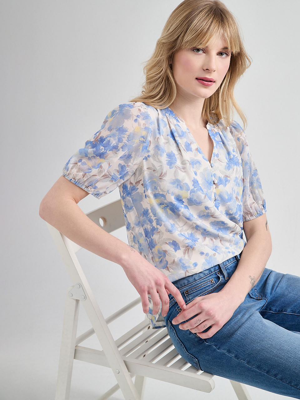 Stacey Short Sleeve Blouse with Button Detail in Blue Floral