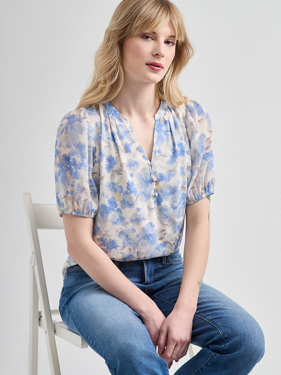 Stacey Short Sleeve Blouse with Button Detail in Blue Floral
