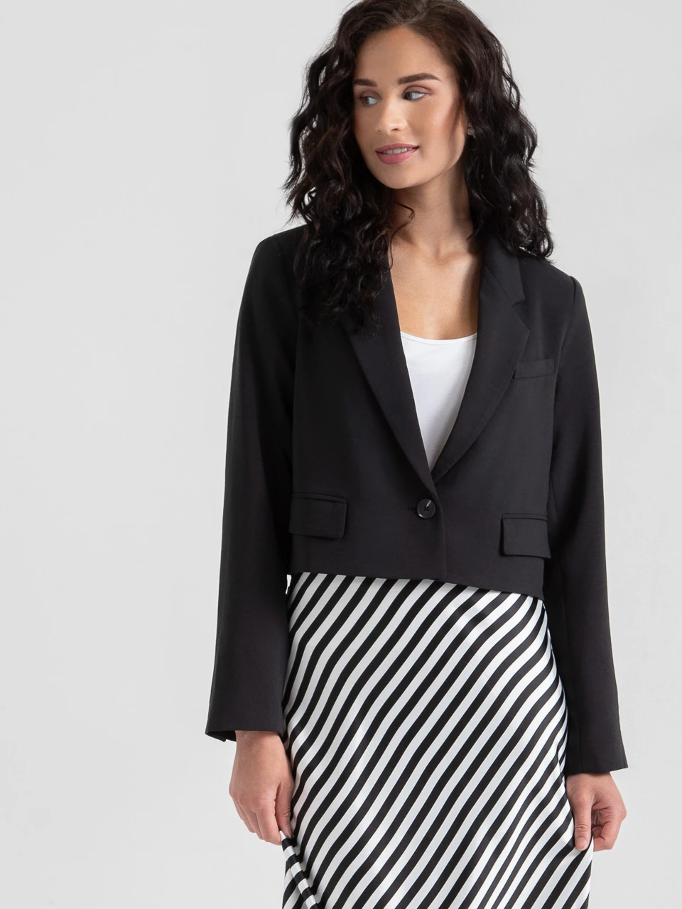 Cropped Blazer in Black