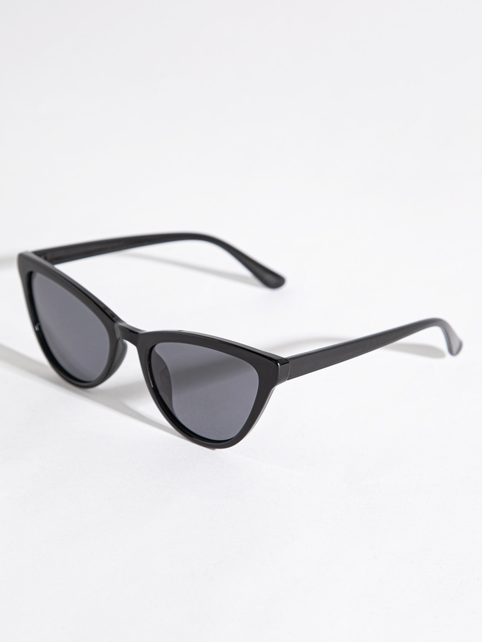 Black Cat Eye Frame Sunglasses with Case