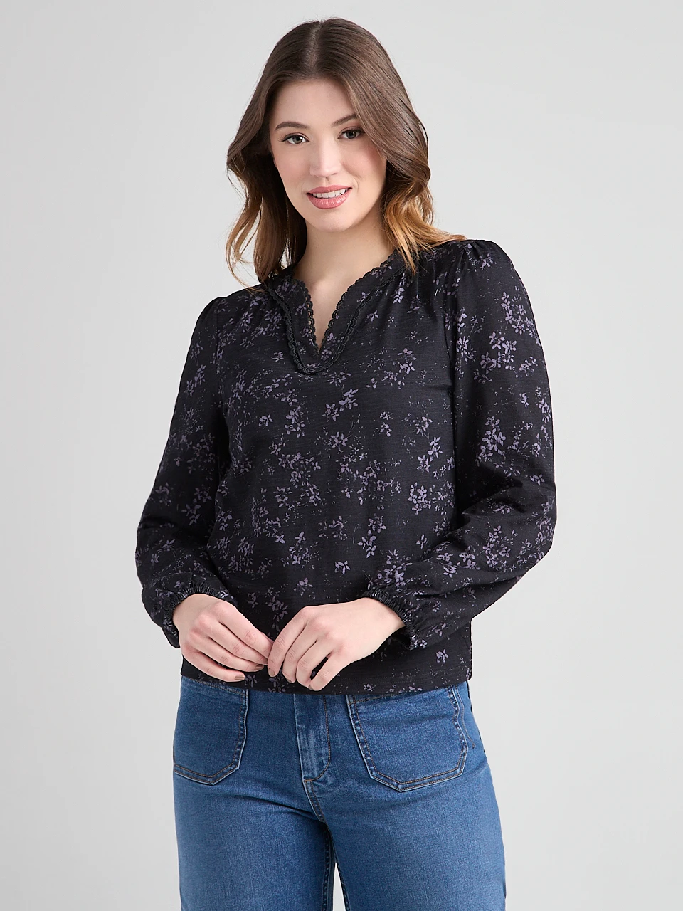 Long Sleeve V-Neck T-Shirt in Black Ditsy
