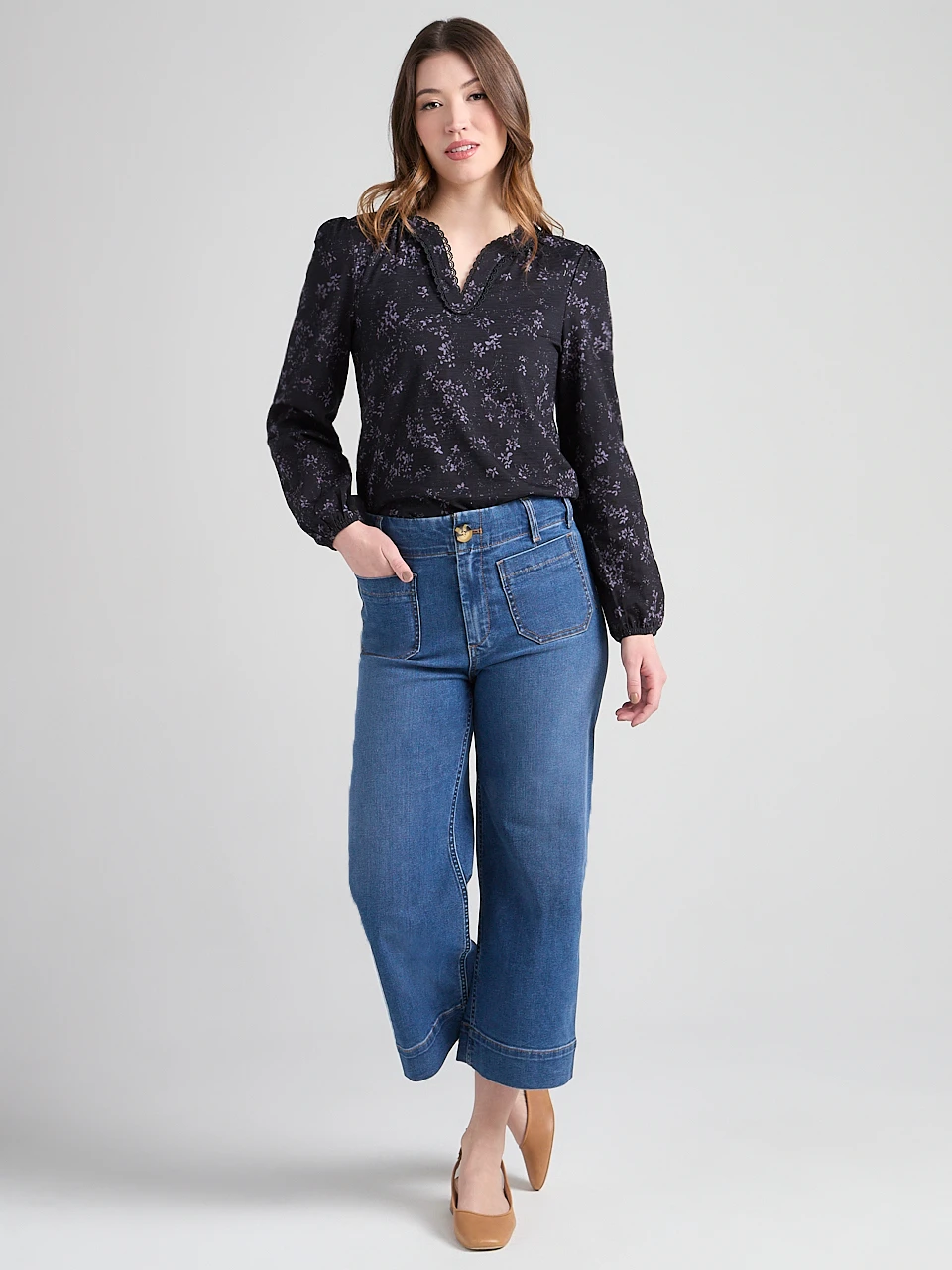Long Sleeve V-Neck T-Shirt in Black Ditsy