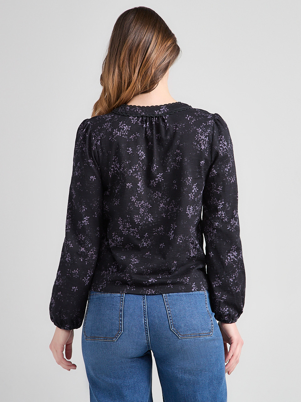 Long Sleeve V-Neck T-Shirt in Black Ditsy | Ricki's