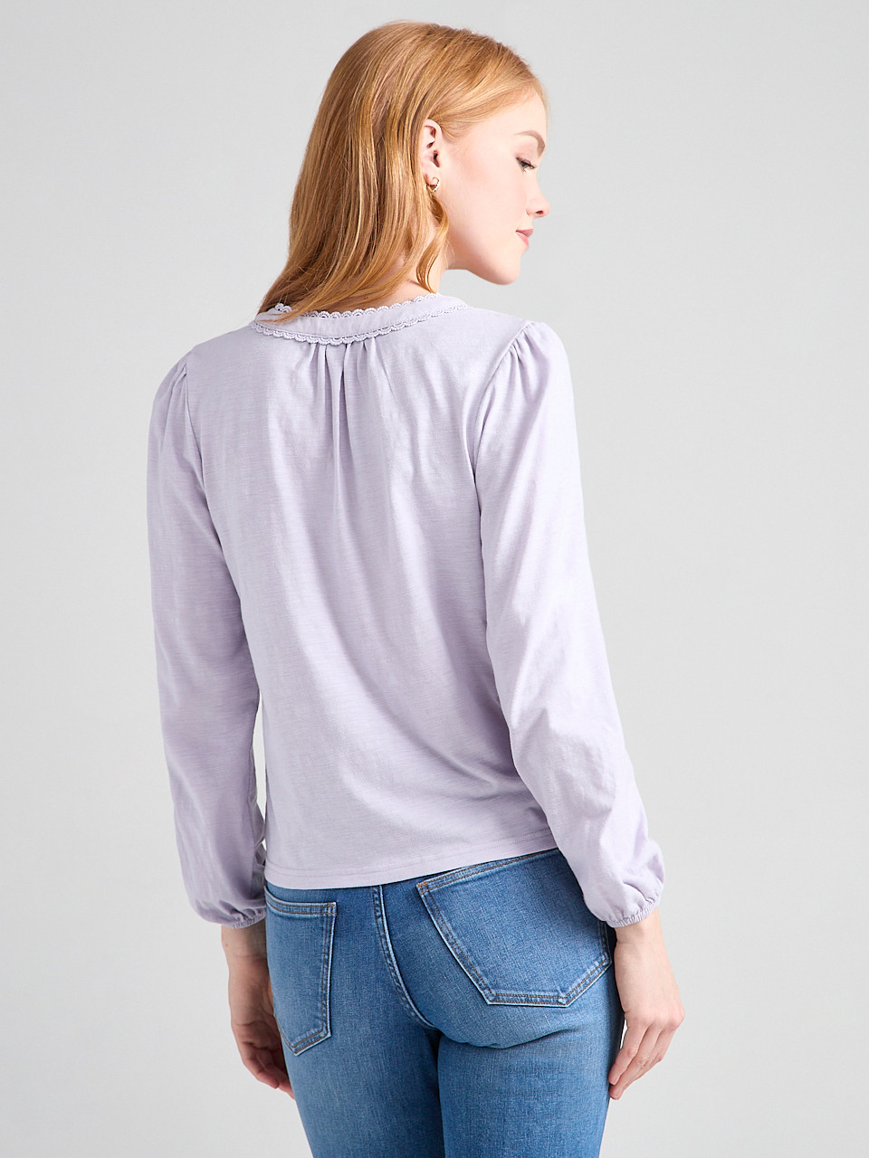 Long Sleeve V-Neck T-Shirt in Lilac