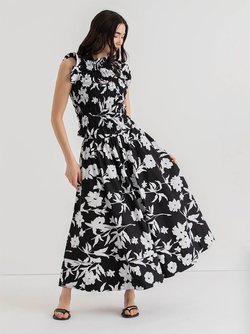 Sleeveless Poplin Smocked Top in Black and White Floral
