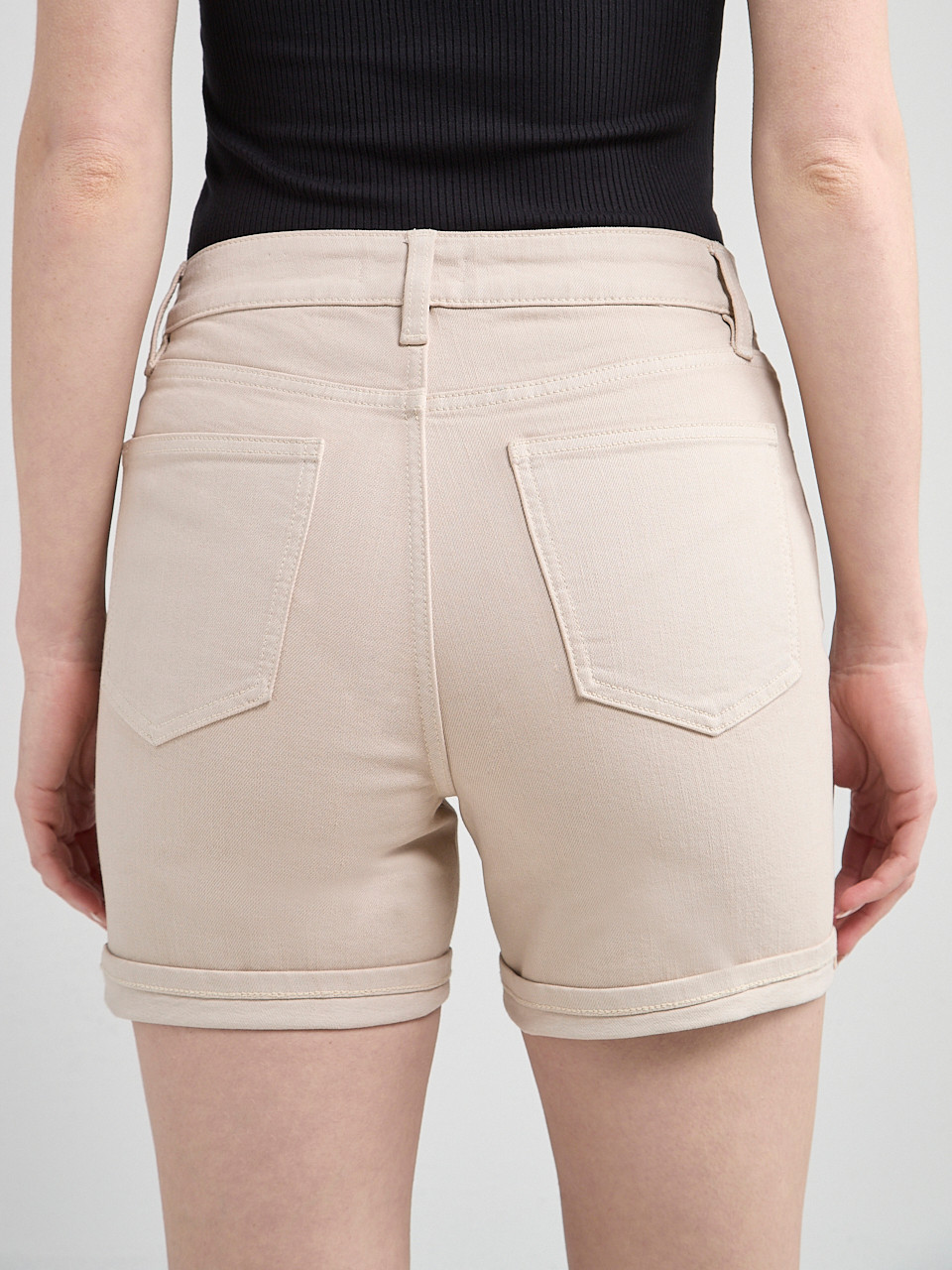Girlfriend Jean Short Pumice