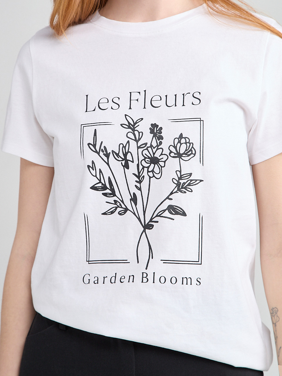 Short Sleeve Crew Neck T-Shirt B&W Flower
