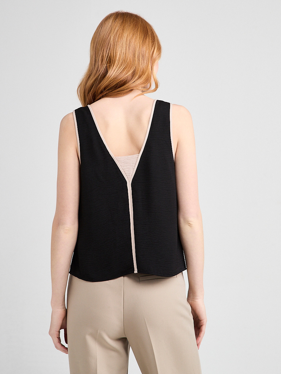 Contrast Trim V-Neck Blouse Doeskin/Black