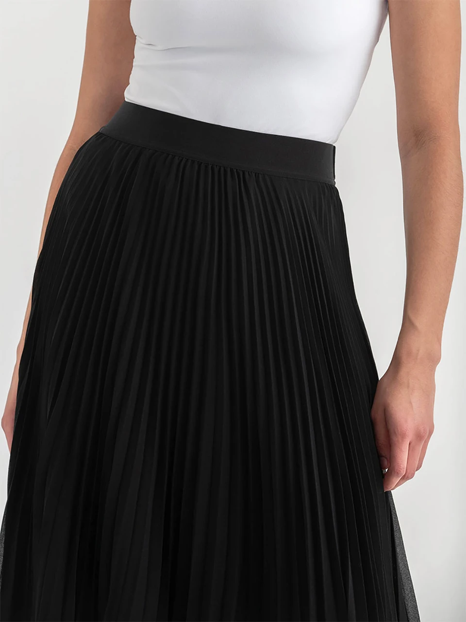 Release Pleat Black Midi Skirt