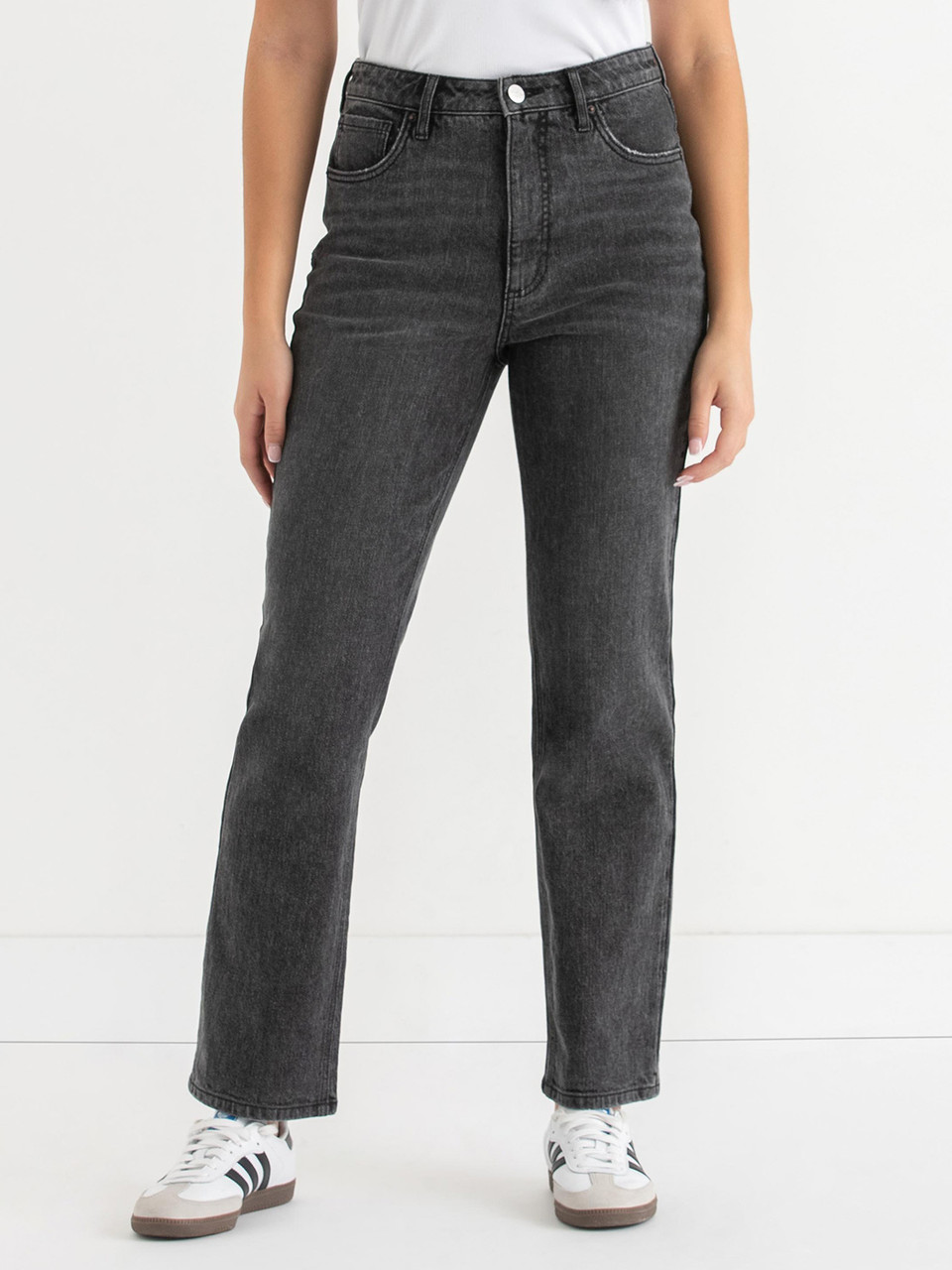 Lucy 90's Straight Jeans in Washed Black