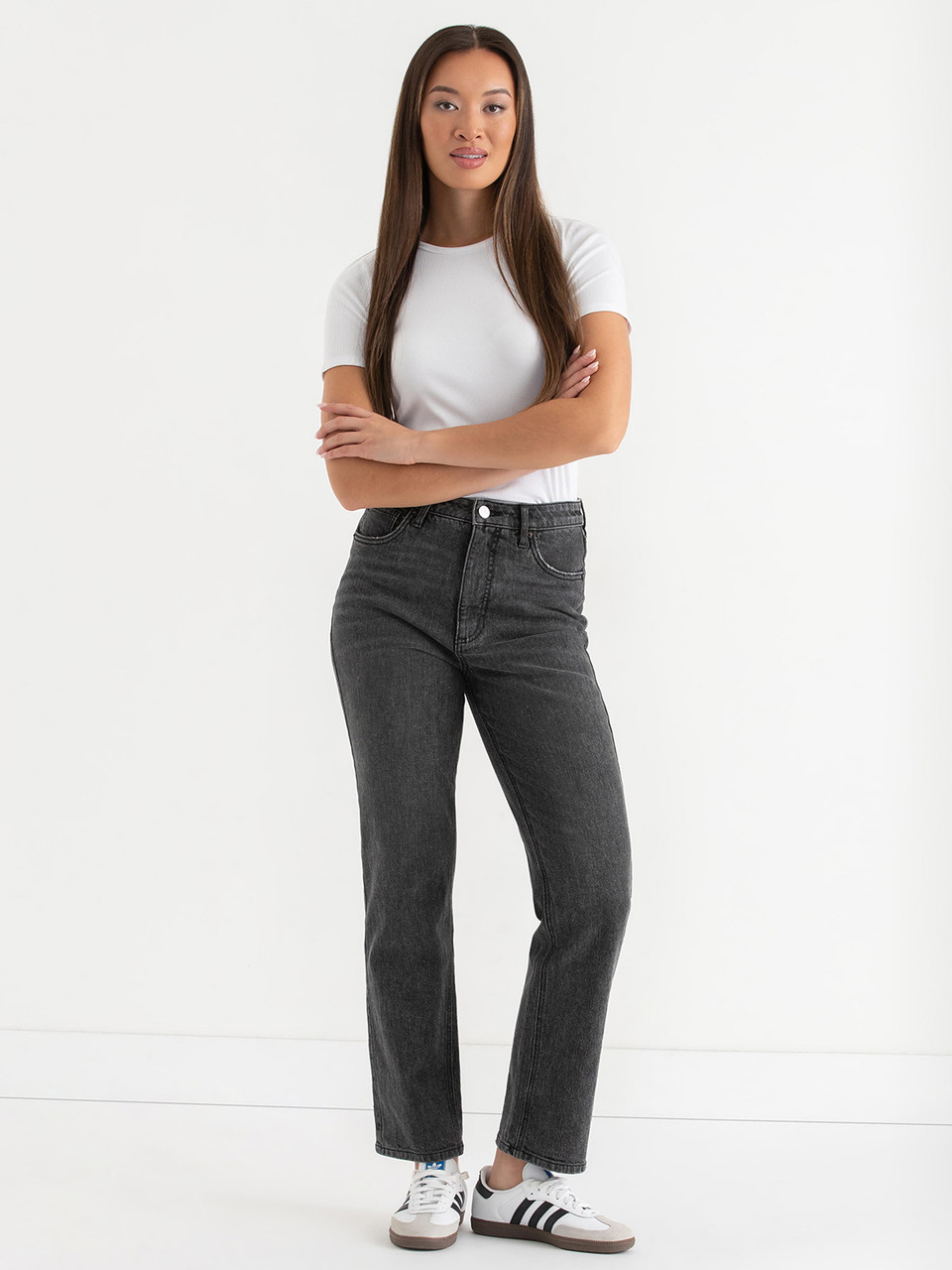 Lucy 90's Straight Jeans in Washed Black