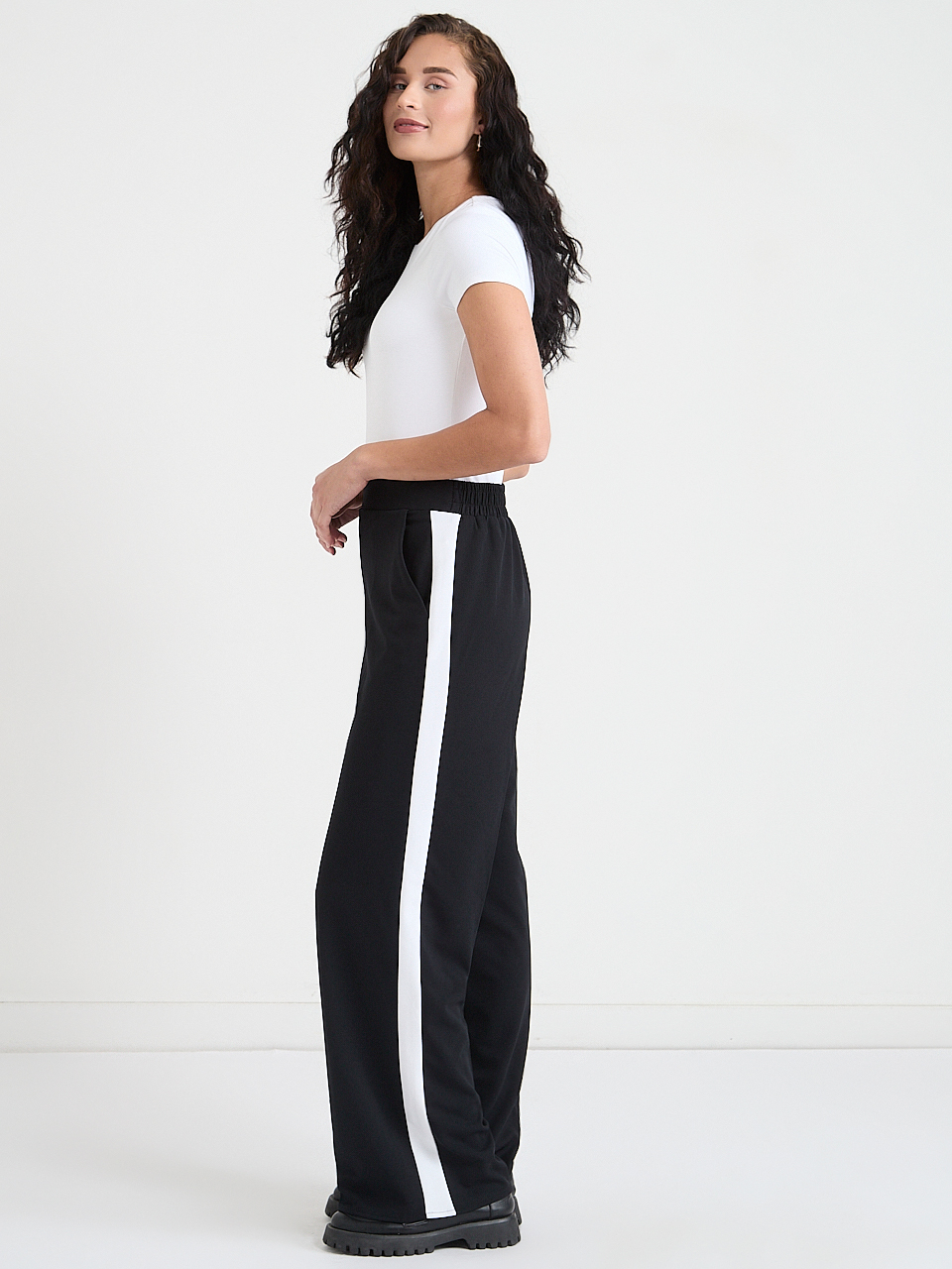 Relaxed Wide Leg Pant with Stripe