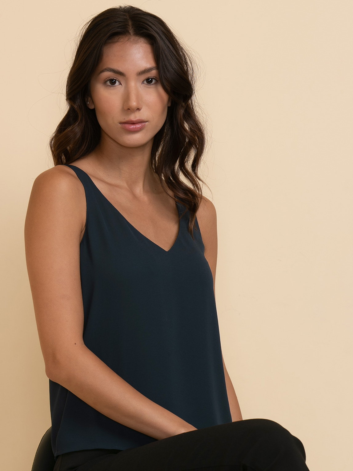 Vera Sleeveless 2-Layer Essential V-Neck Blouse Salute