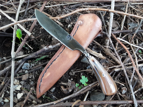 18th Century style gentleman’s belt knife with caramel color horn handle 18th Century style gentleman’s belt knife with caramel color horn handle