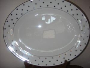 Kate spade Larabee Road  Platinum Dot 13 Inch Platter 