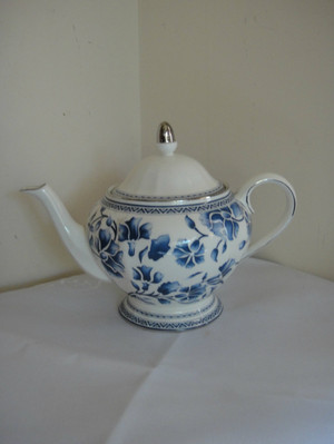 Richard  Ginori  Blue " Jasmine" Teapot & Lid Bone China New