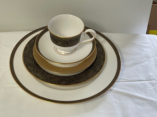 Marchesa Mandarin Five Pc Place Setting With Footed Cup 