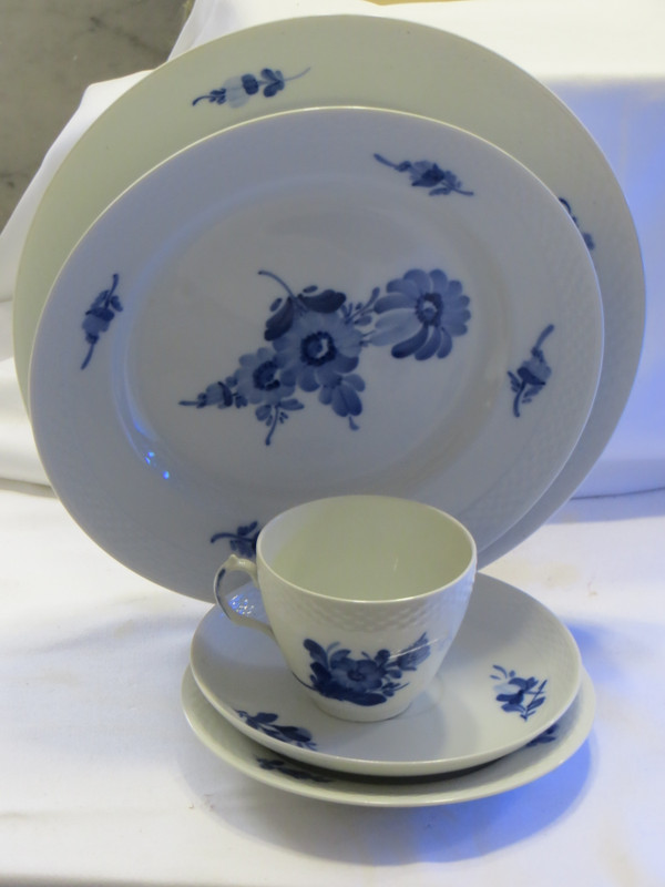 Royal Copenhagen  5P Dinner Set Porcelain Blue Flower Braided 