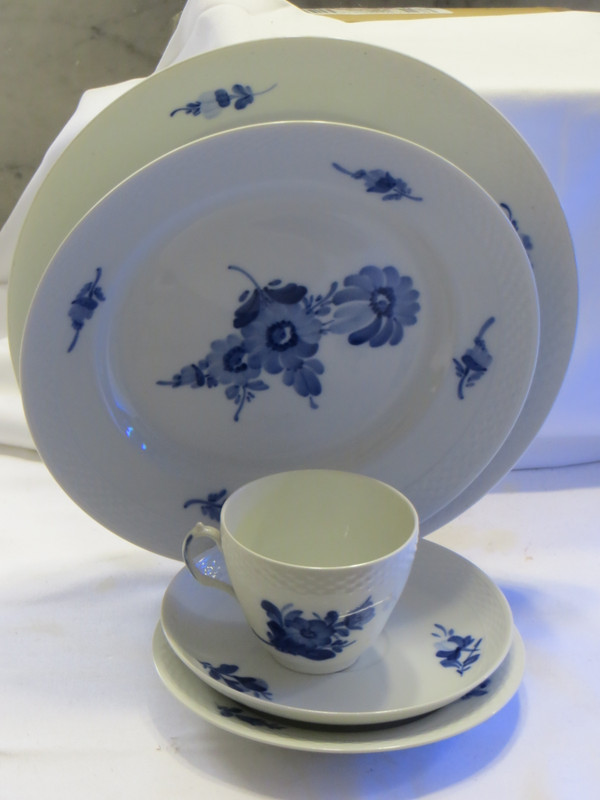 Royal Copenhagen  5P Dinner Set Porcelain Blue Flower Braided 