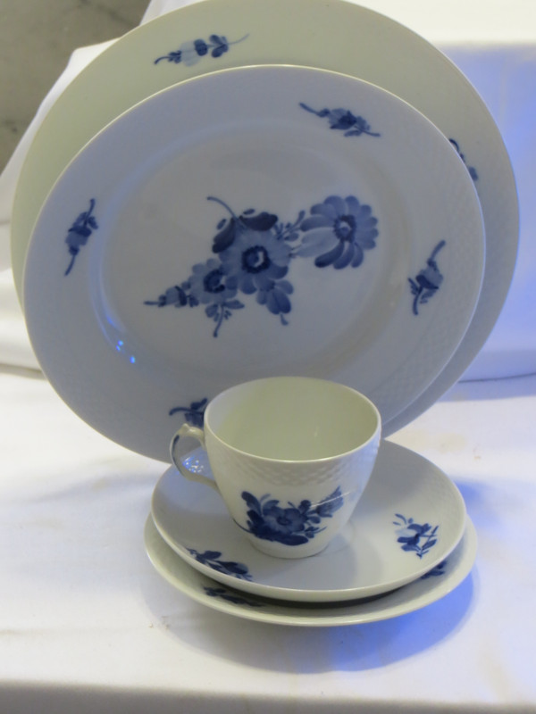 Royal Copenhagen  5P Dinner Set Porcelain Blue Flower Braided 