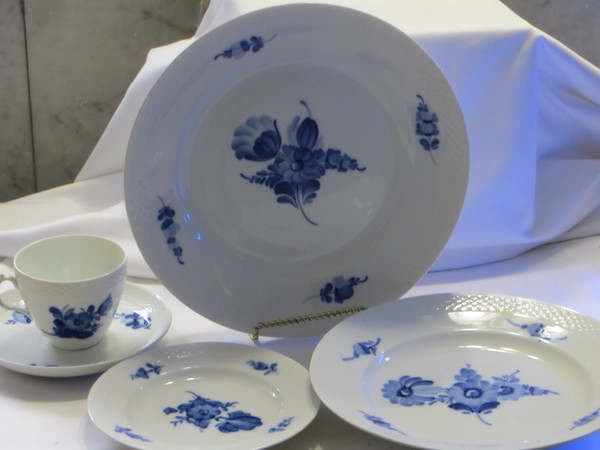 Royal Copenhagen  5P Dinner Set Porcelain Blue Flower Braided 