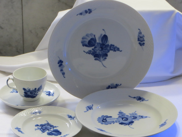 Royal Copenhagen  5P Dinner Set Porcelain Blue Flower Braided 