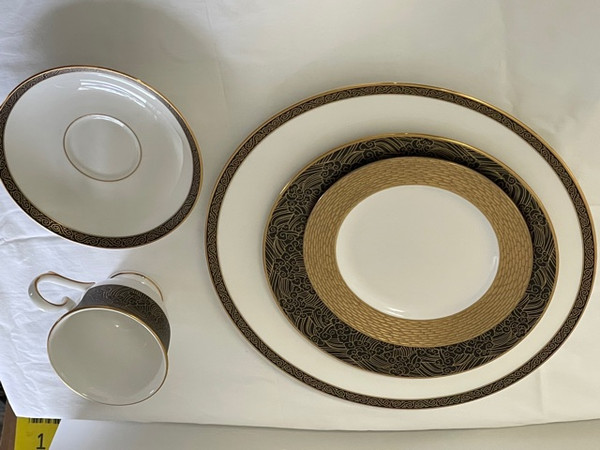 Marchesa Mandarin Five Pc Place Setting With Footed Cup 