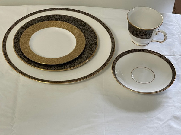 Marchesa Mandarin Five Pc Place Setting With Footed Cup 