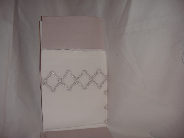 Sferra Quarto Percale  White w/ Lilac Ash Embroidery Standard Sham New