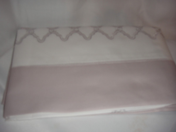 Sferra Quarto Percale  White w/ Lilac Ash Embroidery Standard Sham New