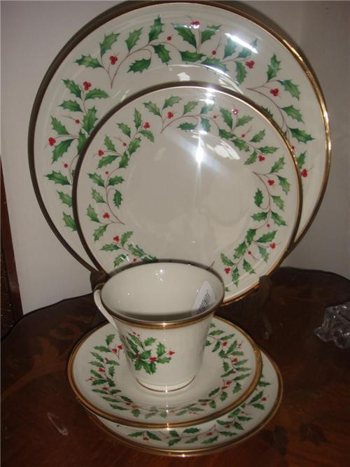 Lenox  Holiday Gold 42 pc Christmas Bone China For 8 New