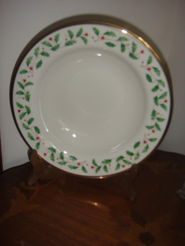 Lenox  Holiday Gold 42 pc Christmas Bone China For 8 New