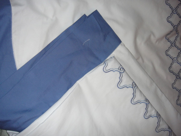 Sferra Quarto Queen Duvet Cover Set White Cornflower Blue