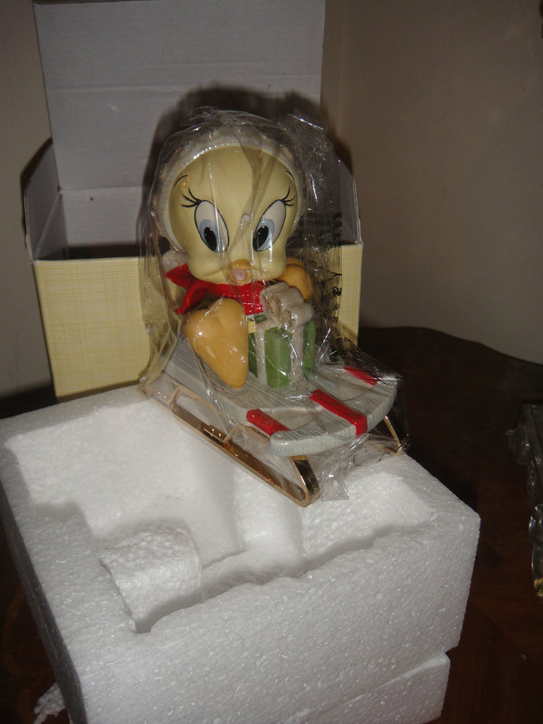 Lenox Looney Tunes A Winter Gift From Tweety New  