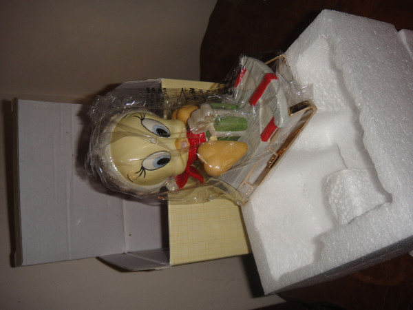 Lenox Looney Tunes A Winter Gift From Tweety New  