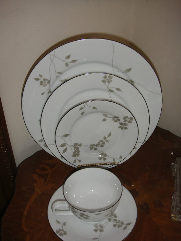 Sophia Floral Fine China by Ralph Lauren 5 Pc Place Setting