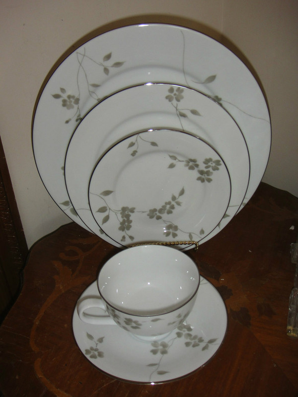 Sophia Floral Fine China by Ralph Lauren 5 Pc Place Setting