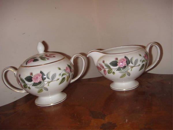 Wedgwood Hathaway Rose  Gold Complete 89 Piece China Set for 12 